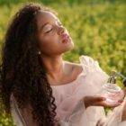 aprenda a fazer um perfume com óleos essenciais